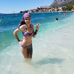 Meet your Posher, Naila